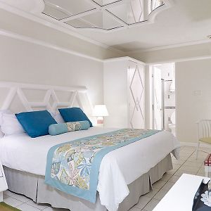 Au Natural King Room Ocean Views